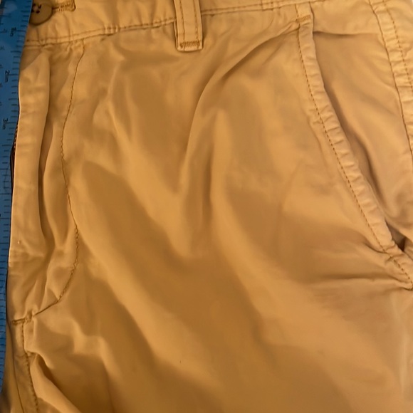 Mens size S. uniqlo flat front shorts mustard colour. Good used condition - Picture 7 of 11